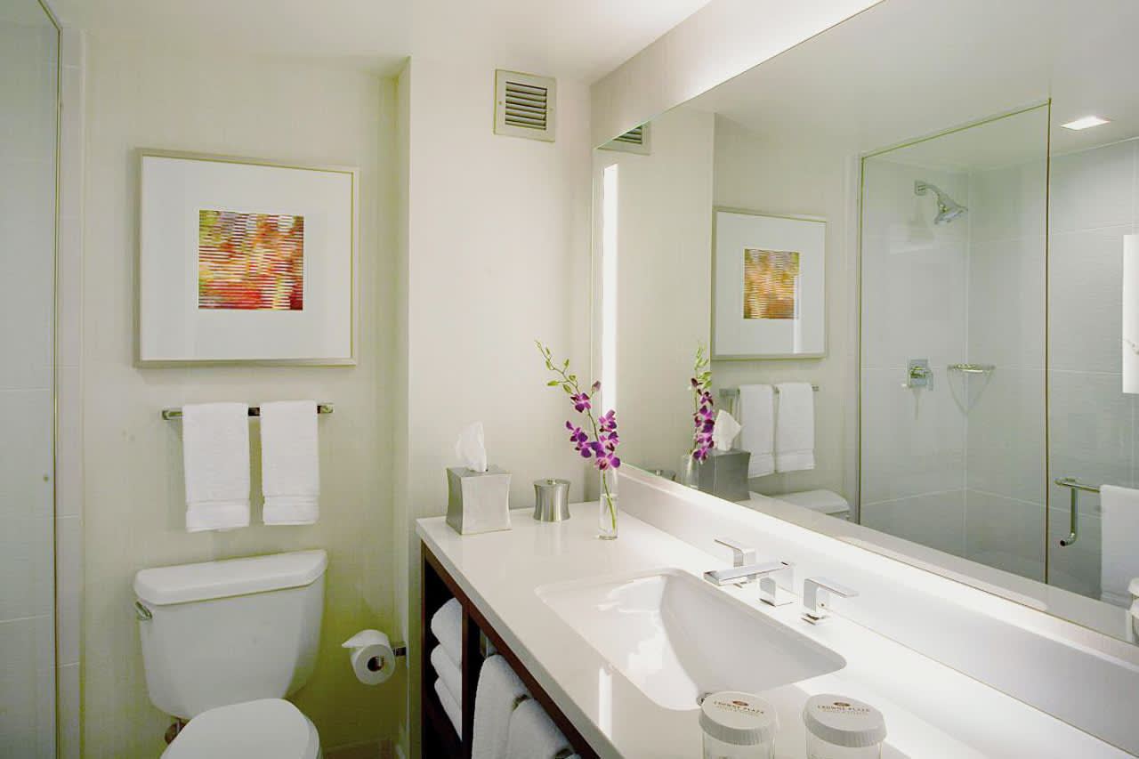 Eksempel på badeværelse i et dobbeltværelse standard