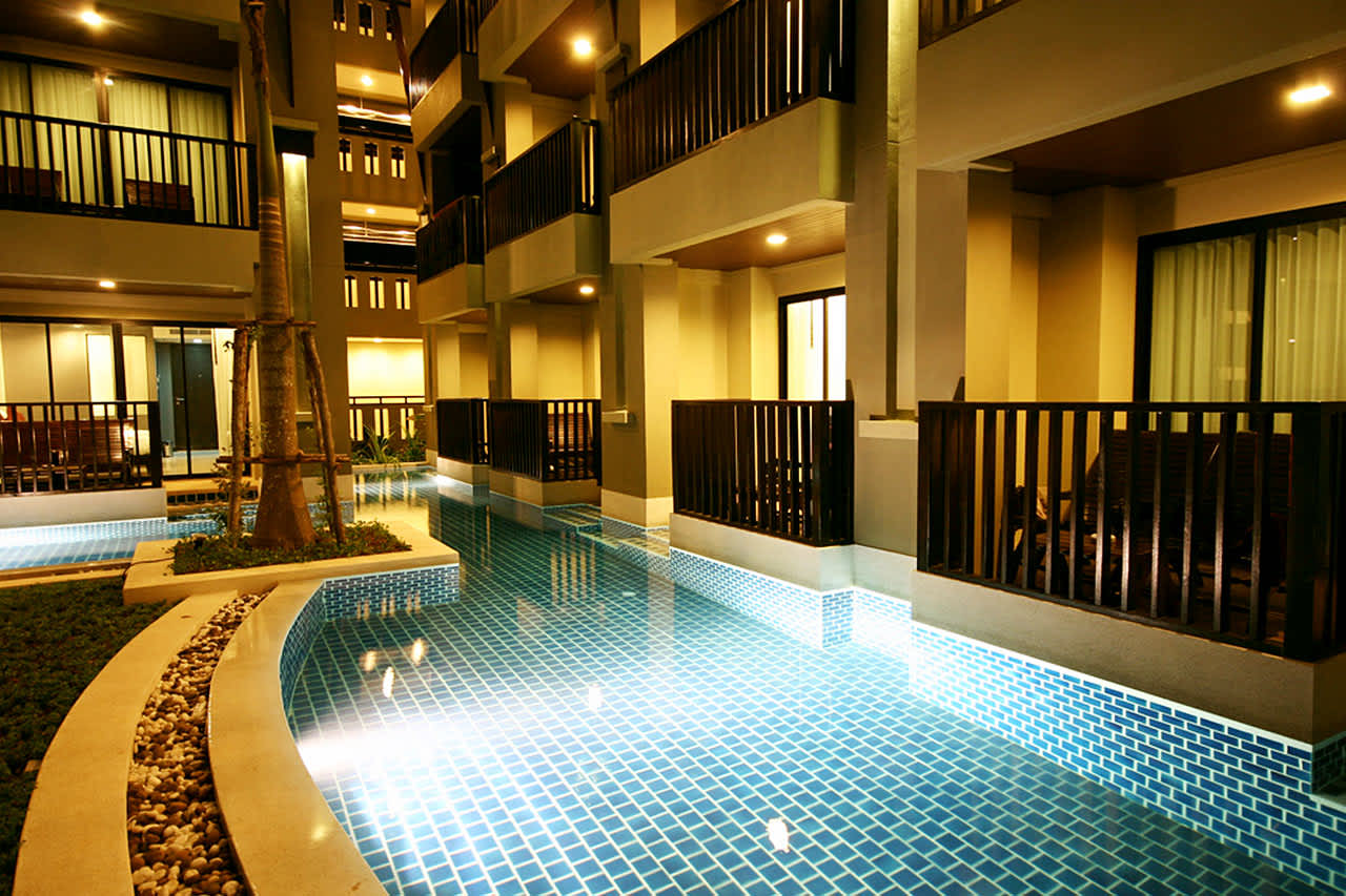 Dobbeltværelse med direkte pooladgang til fælles pool i den ældre hoteldel