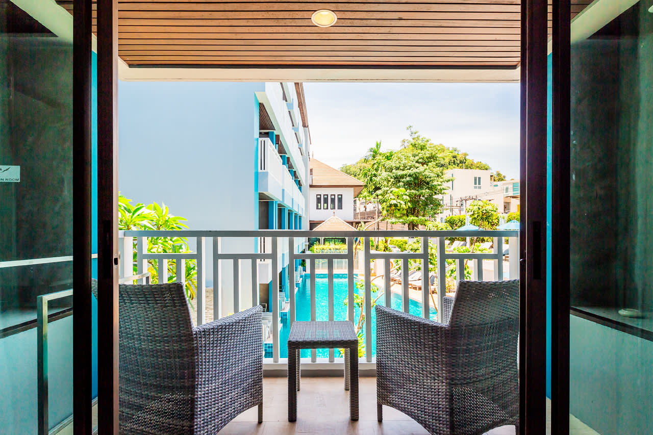 Dobbeltværelse med balkon mod poolområdet