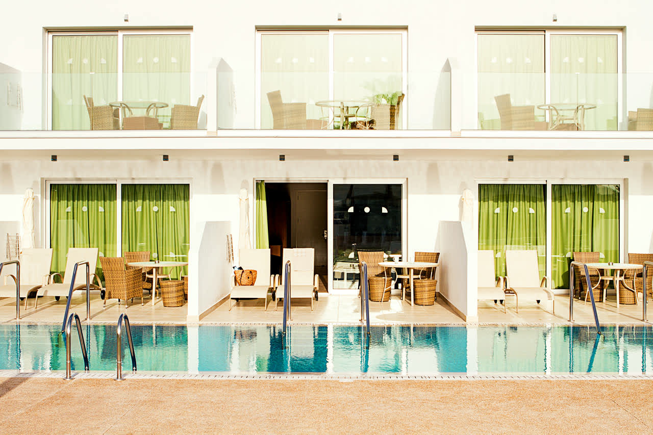 1-værelses Prime Pool Suite med terrasse med privat, delt pool.