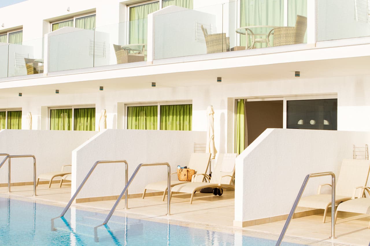 1-værelses Prime Pool Suite med terrasse med privat, delt pool.