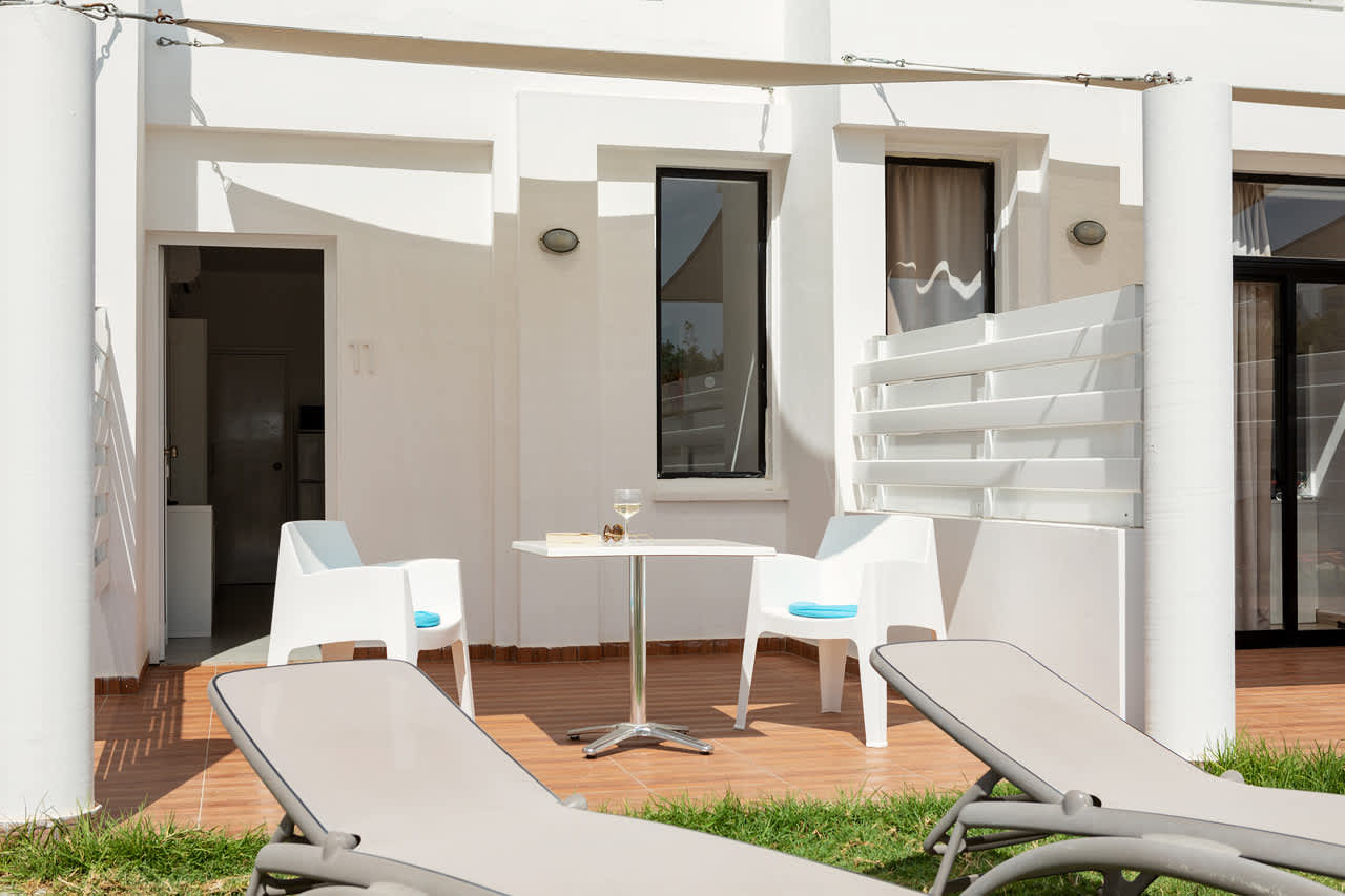 1-værelses lejlighed med terrasse mod poolområdet