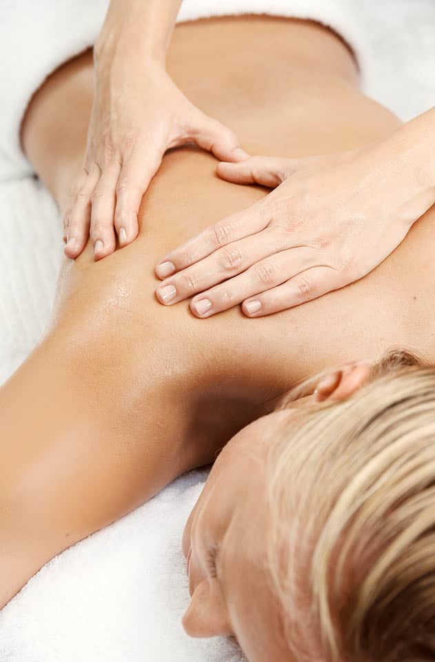 Nyd en velgørende massagebehandling i hotellets spaafdeling