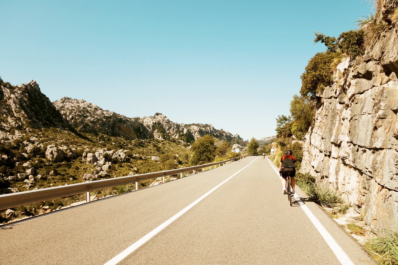 Du kan leje cykel på Mallorca eller medbringe din egen.