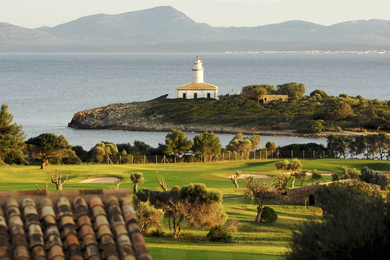 Vil du spille golf, ligger Club de Golf Alcanada ca. 2 km fra Sunwing Alcudia Beach