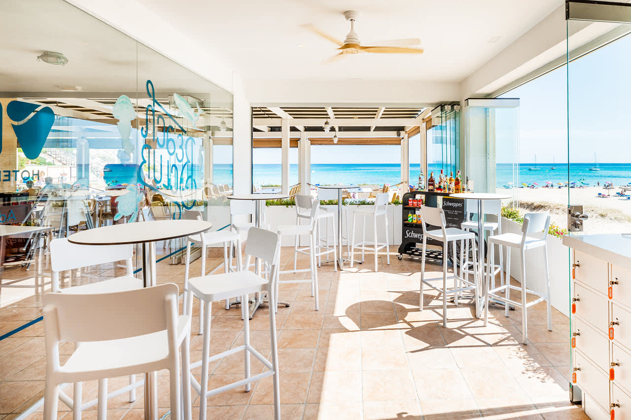 Hotellets beach club for gæster i et Selection Club-værelse