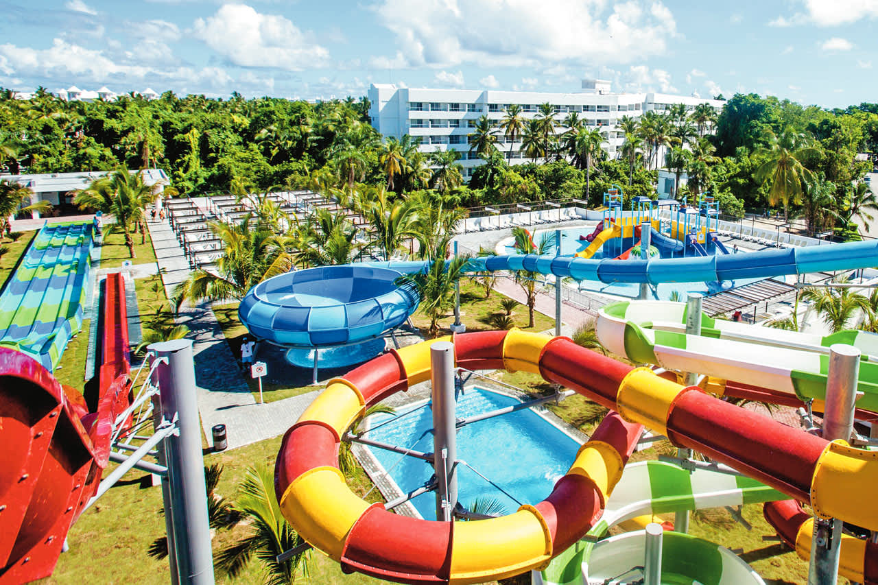 På Punta Cana Riu Resort findes vandlandet Water Splash World med seks vandrutsjebaner