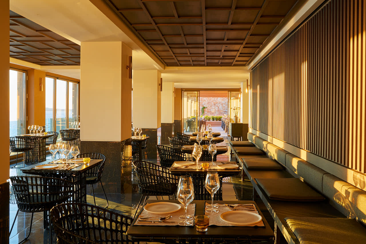 A la carte-restaurant med lokale retter og middelhavsmad