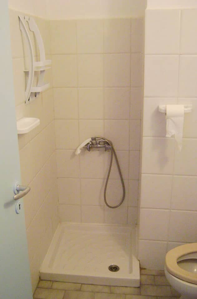 Dobbeltværelse med urenoveret badeværelse