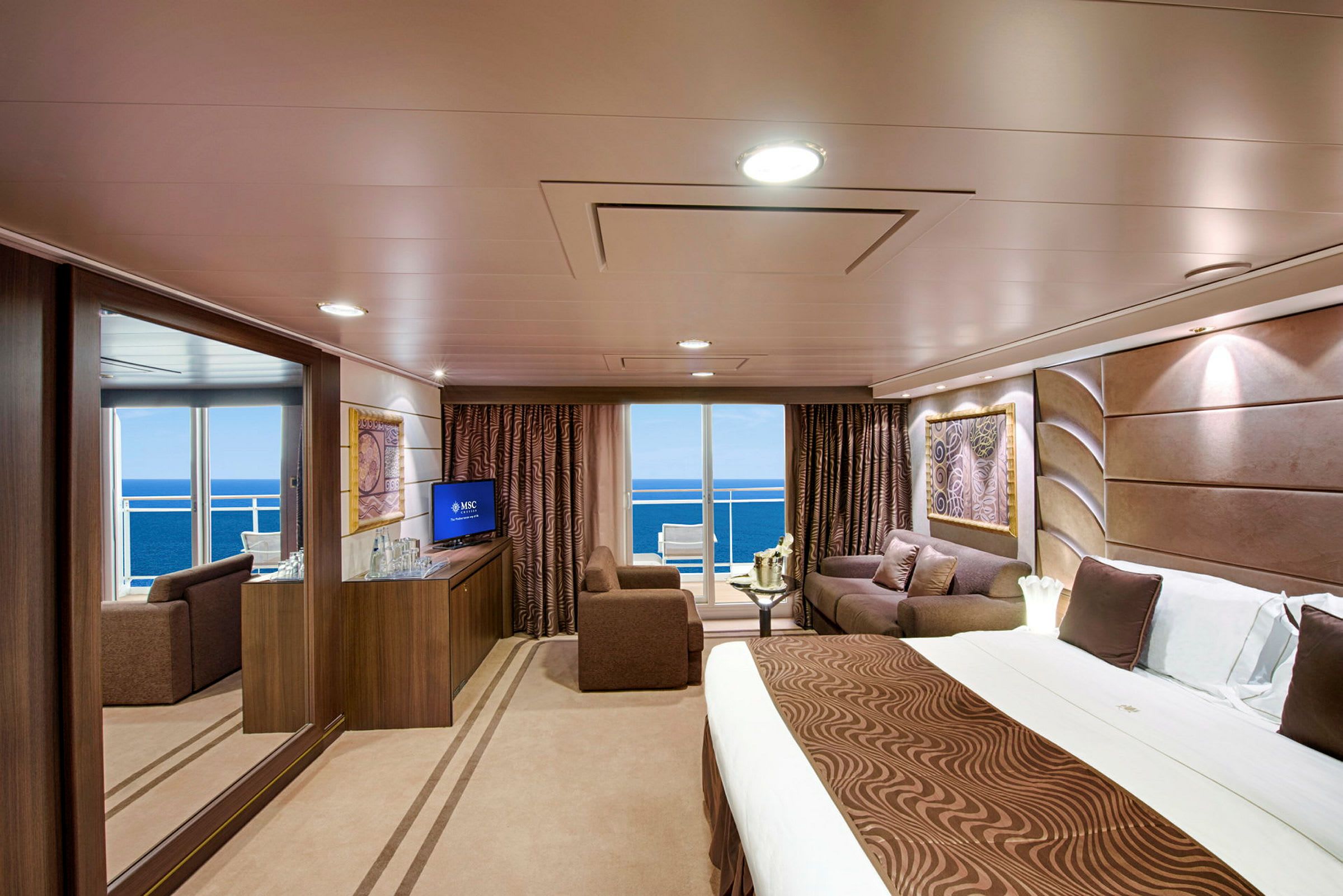 Deluxe Suite Yacht Club