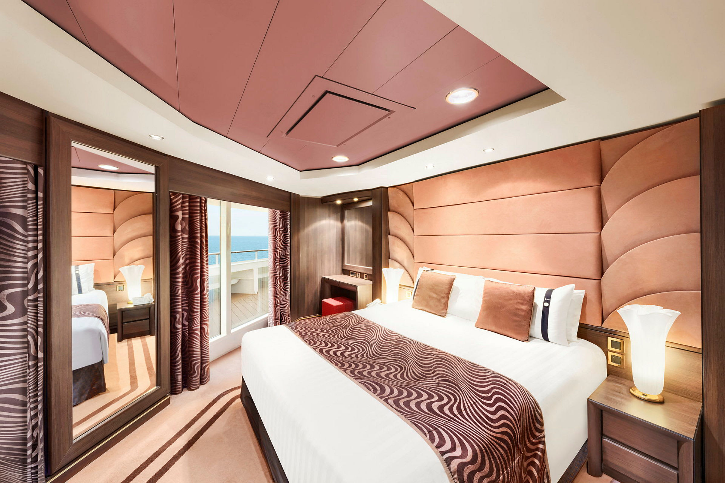 Deluxe Suite Yacht Club