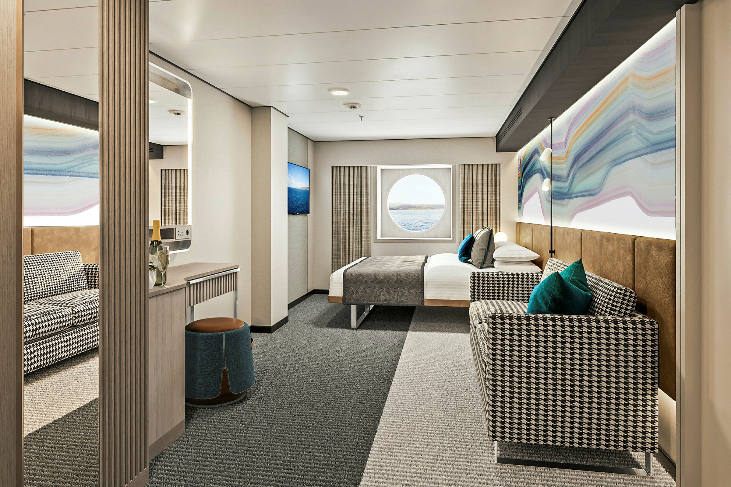 En moderne hotelsuite med lys indretning, siddeområde og en seng ved siden af et rundt vindue med udsigt til havet. (AI-genereret tekst)