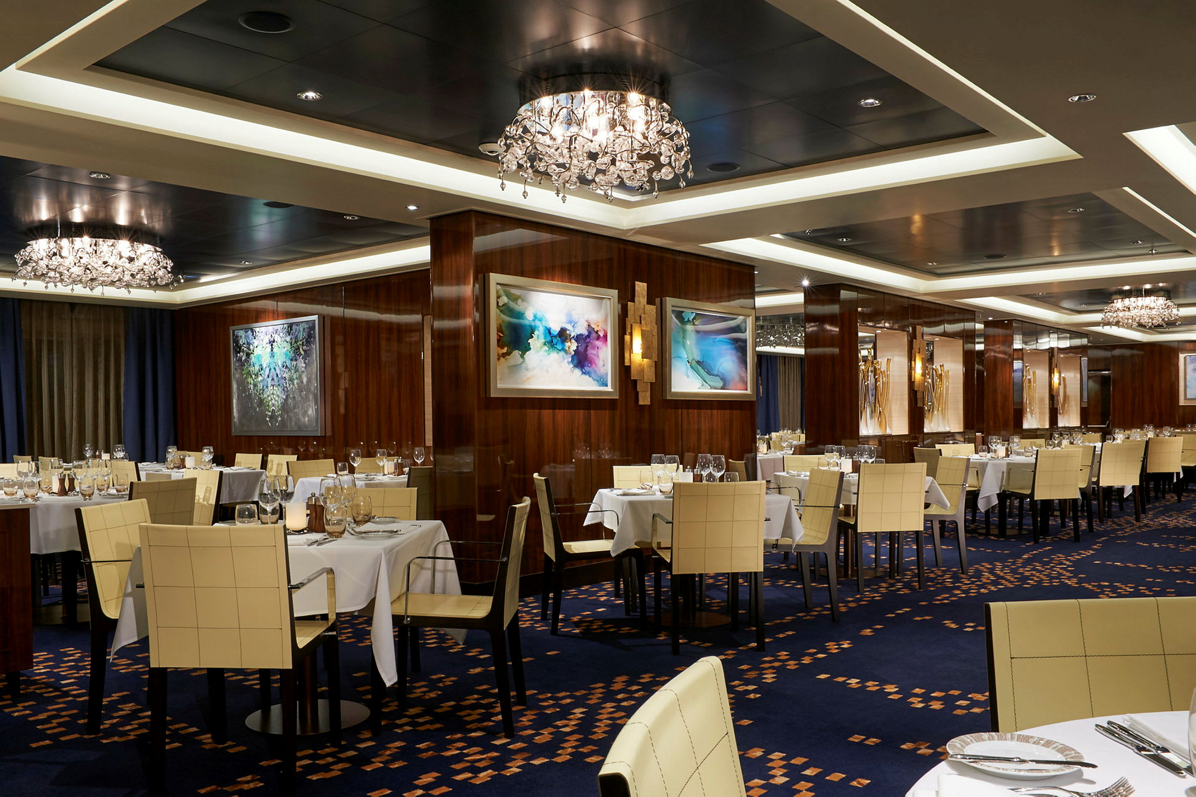 En restaurant med opdukkede borde og elegant indretning. (AI-genereret tekst)