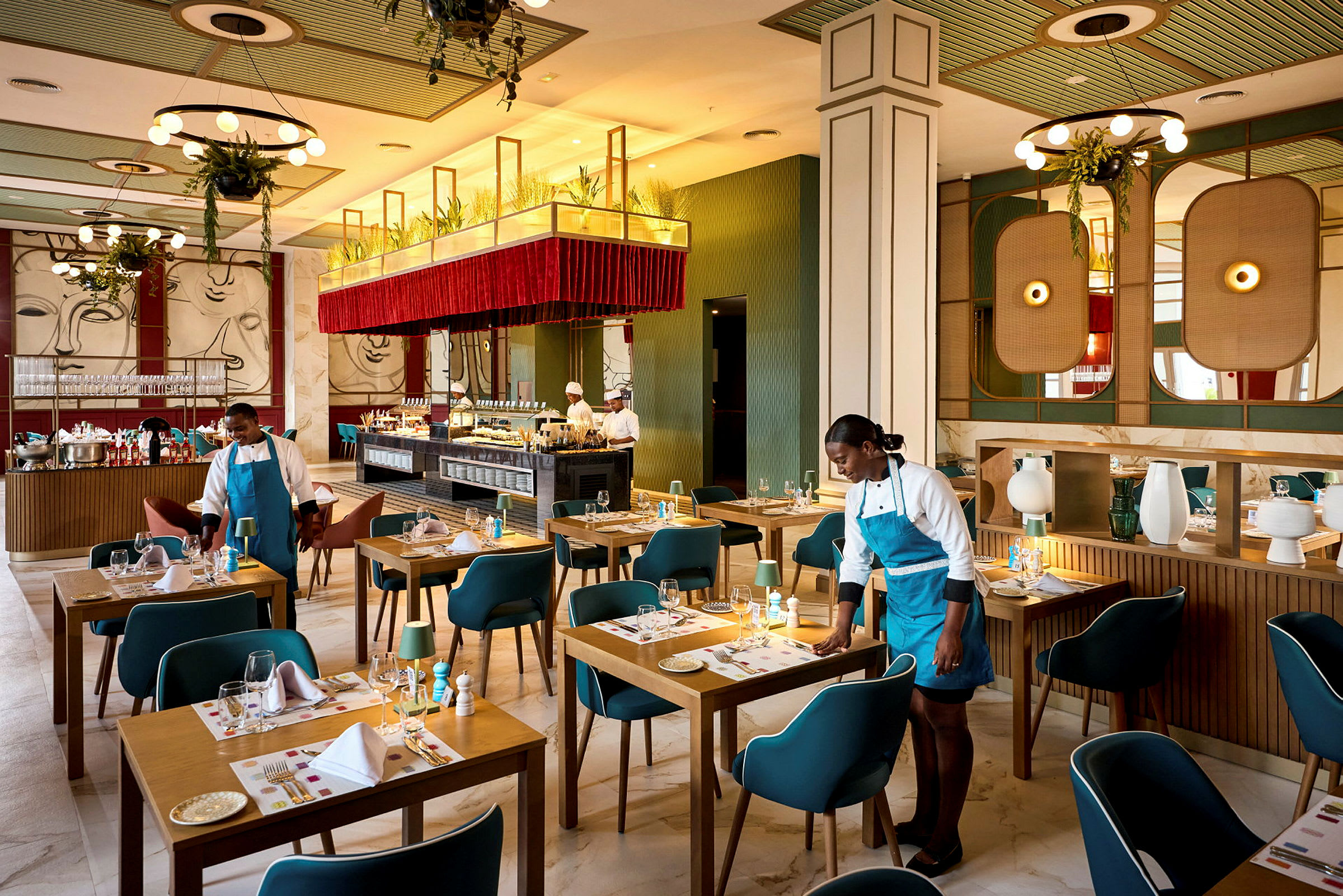 En restaurant med siddepladser og serveringsområde. (AI-genereret tekst)