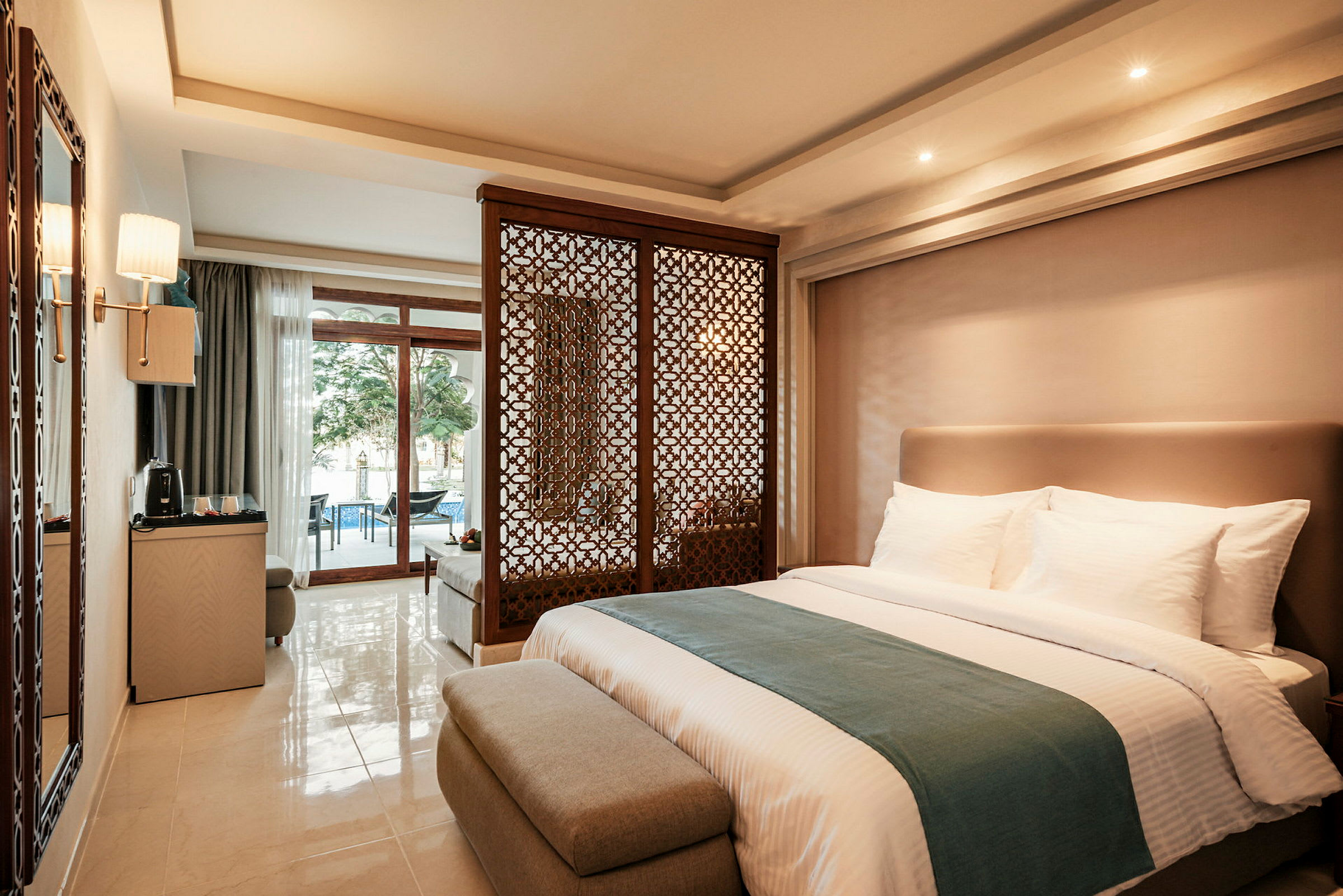 Juniorsuite mod havet med direkte adgang til privat, delt pool