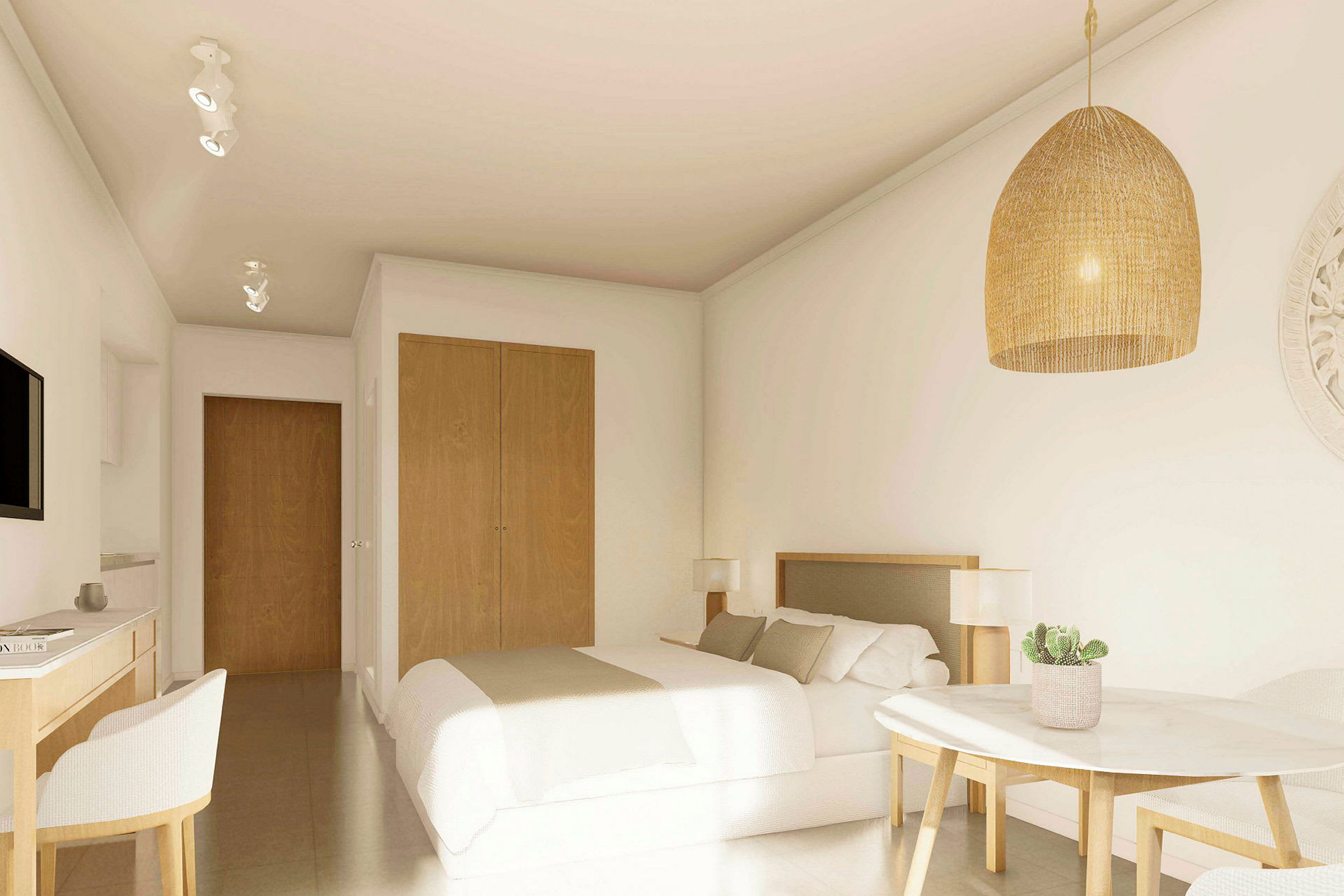 Lyst hotelværelse med seng, bord, stol og garderobe. (AI-genereret tekst)