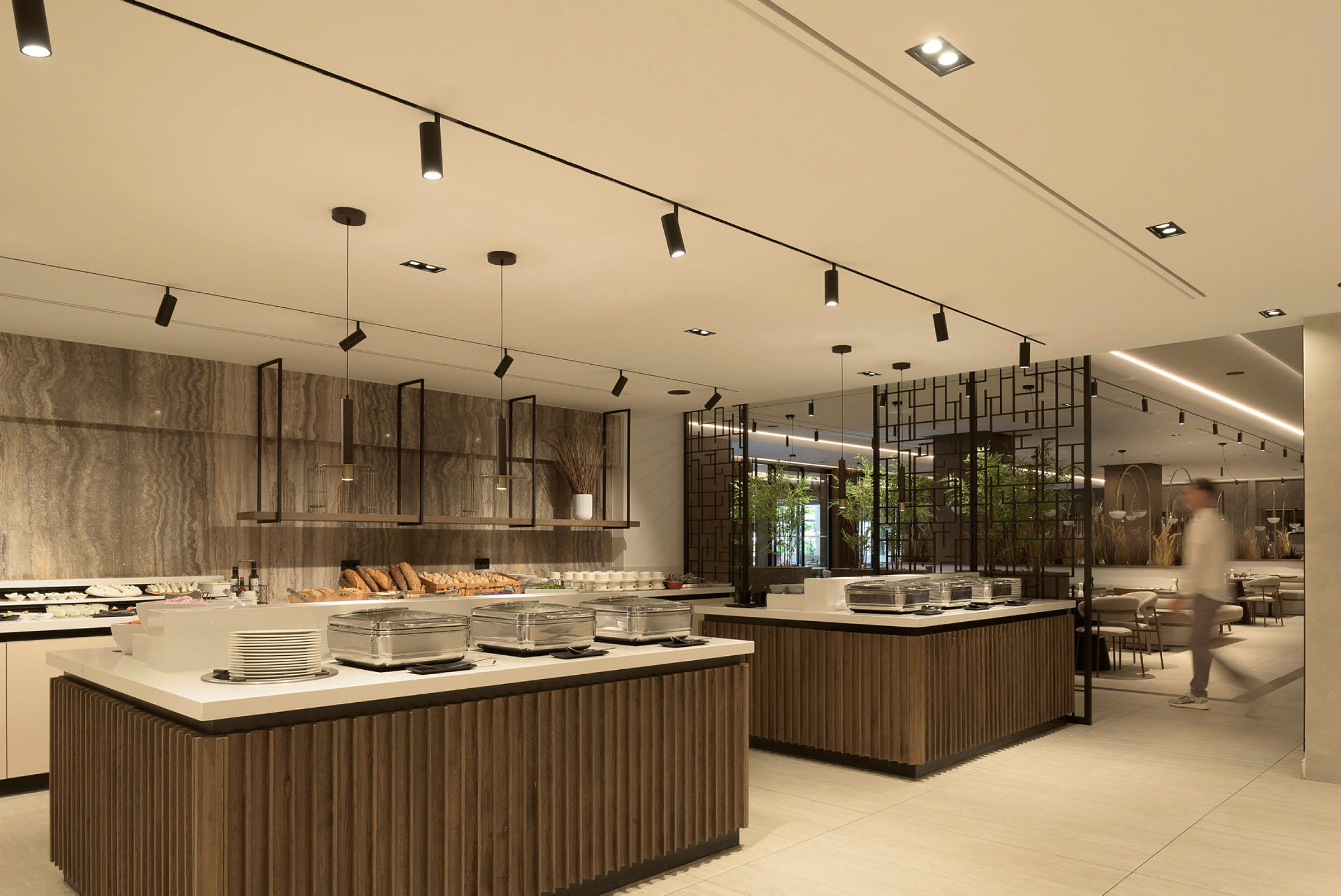 Restaurant med buffetområde og moderne indretningsdetaljer. (AI-genereret tekst)
