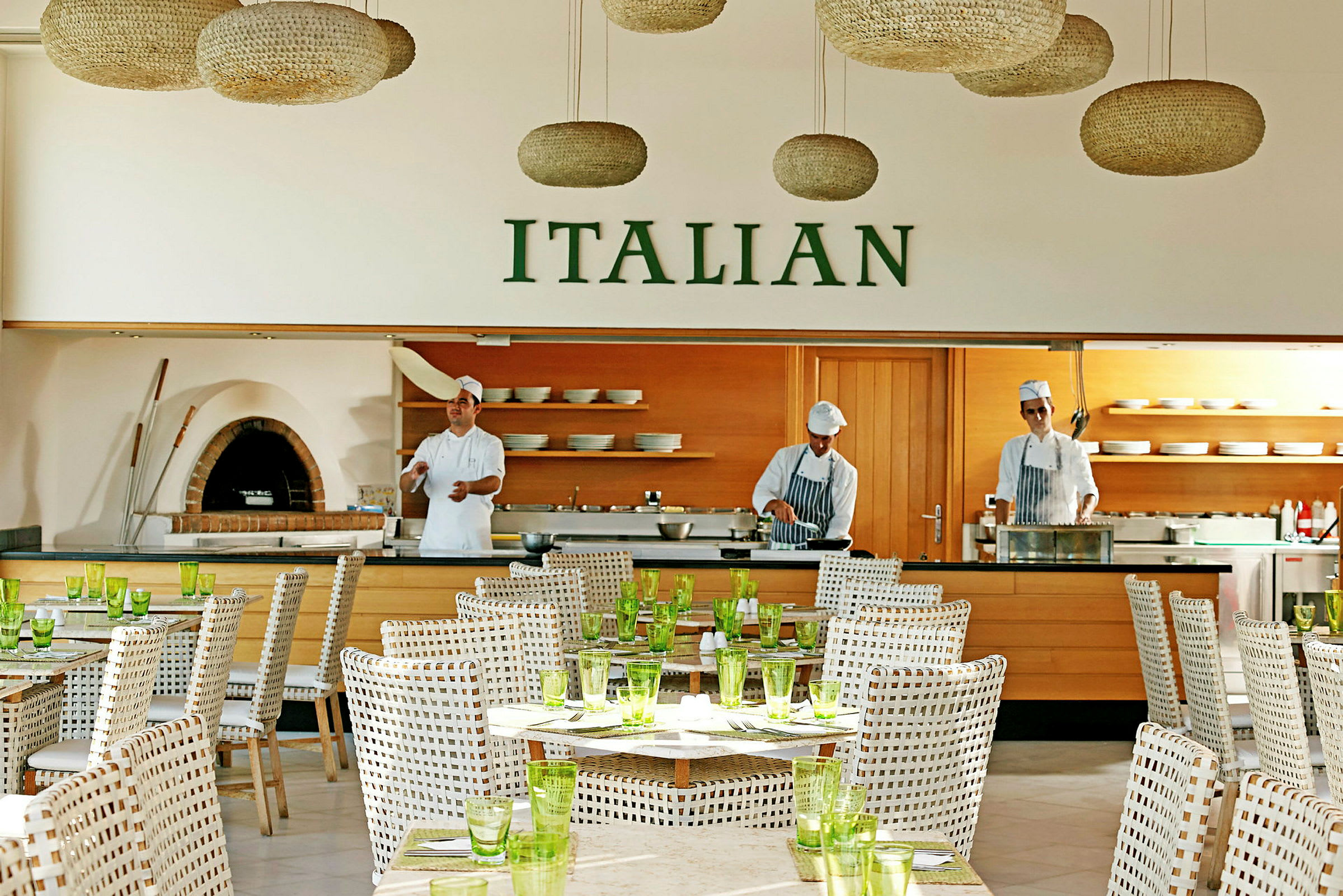 Restaurant med italiensk indretning og madlavning. (AI-genereret tekst)