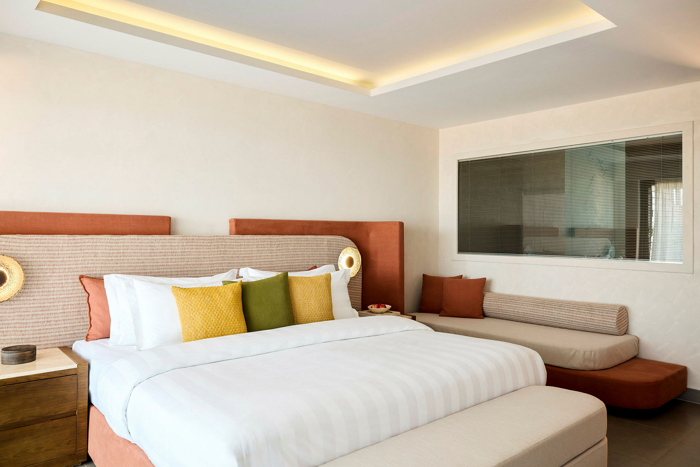 Større juniorsuite med privat pool / Dobbeltværelse med havudsigt