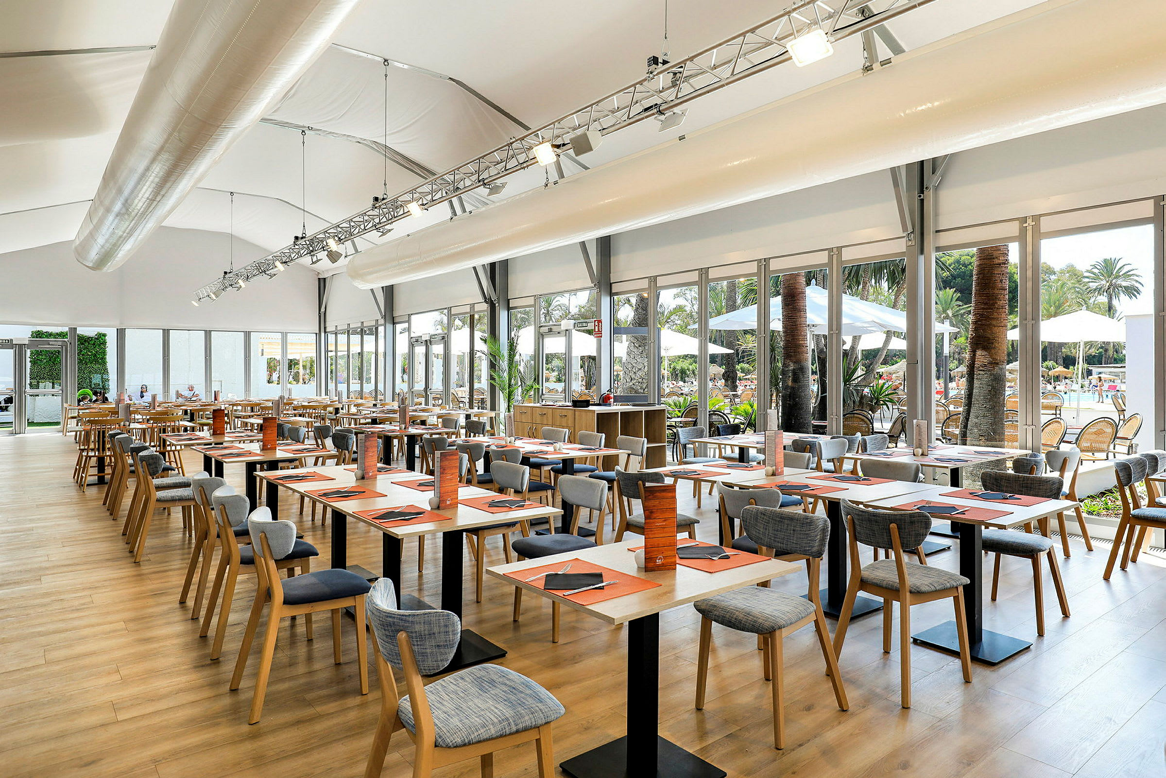 En af hotellets to buffetrestauranter