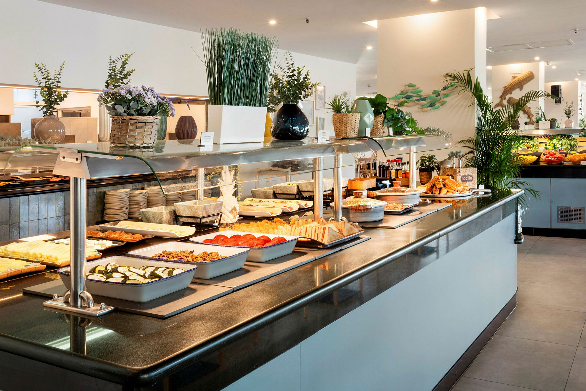 En buffet med forskellige retter og grøntsager. (AI-genereret tekst)