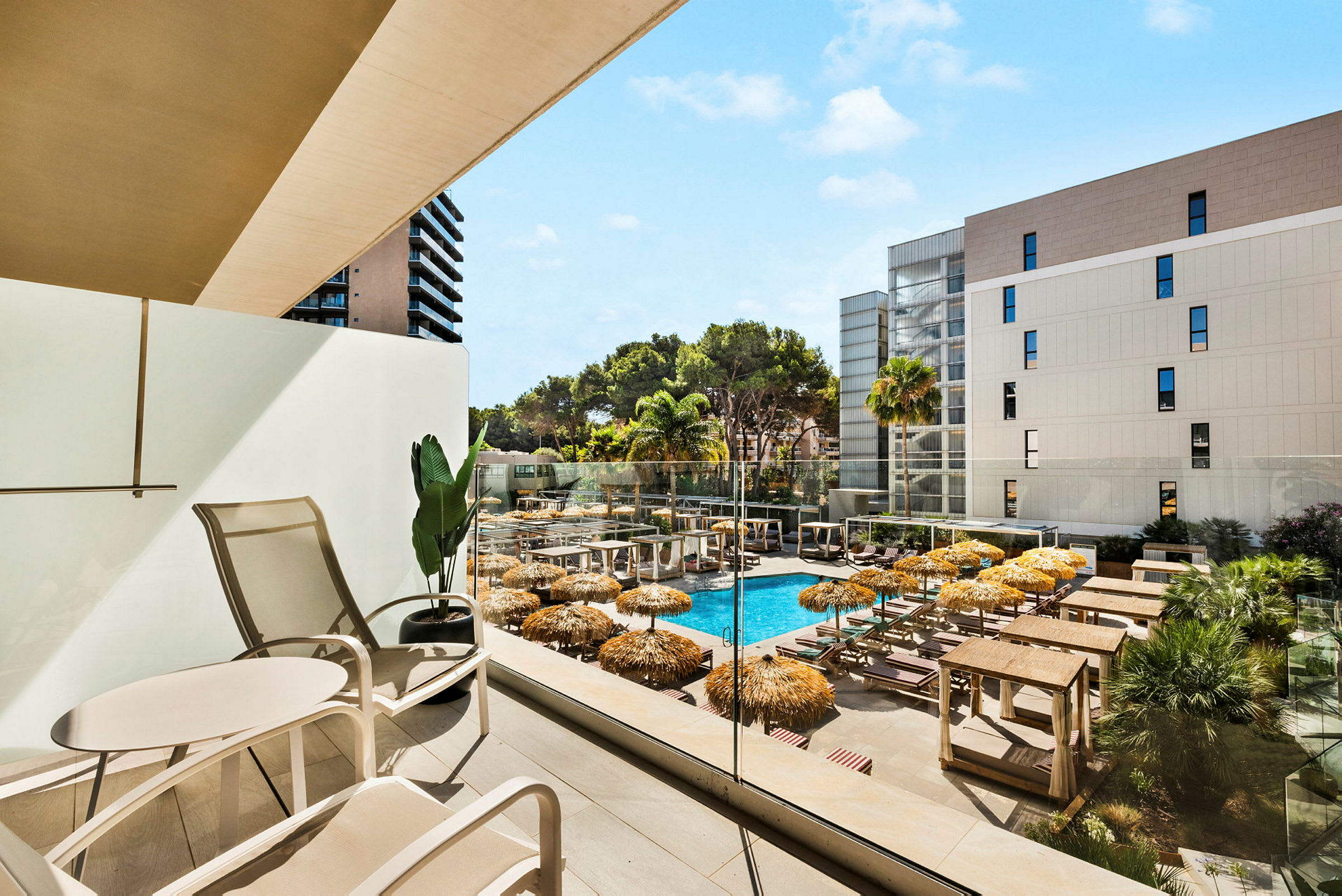 Juniorsuite med balkon mod poolområdet