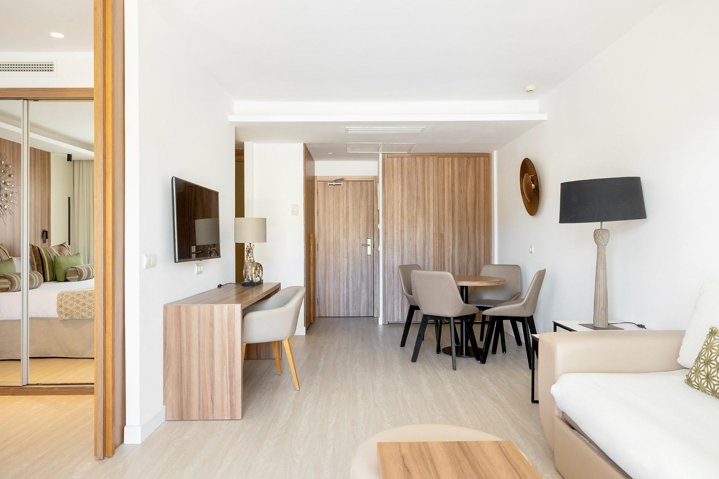 Suite med to rum mod omgivelserne