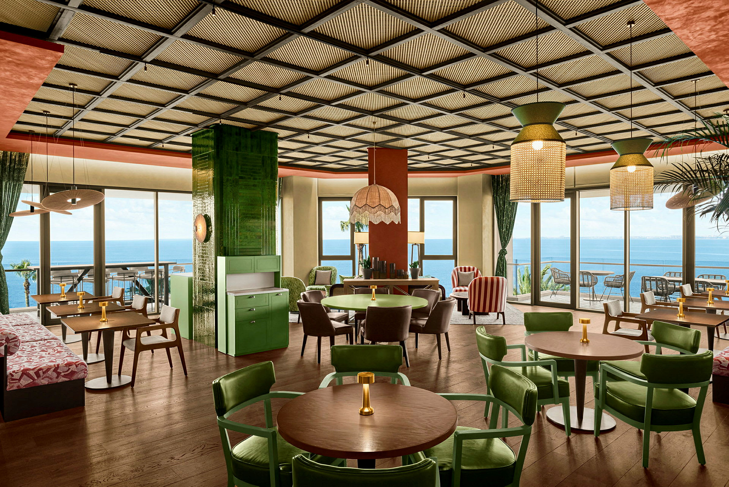 En elegant café med havudsigt, indrettet med farverige stole og borde under et stilrent loftdesign. (AI-genereret tekst)