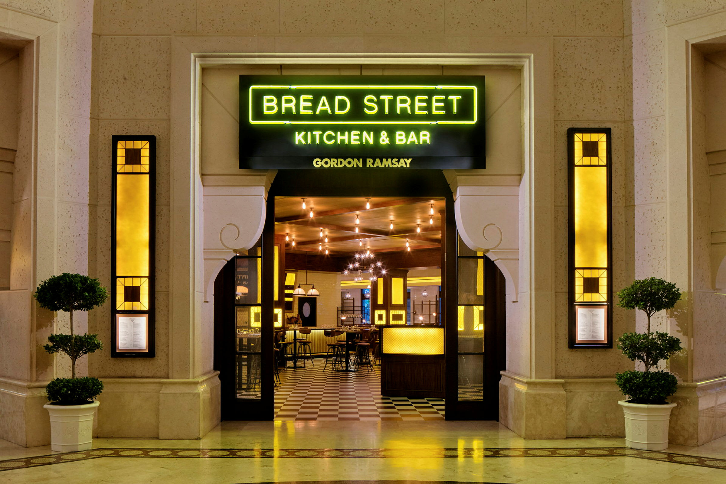 Indgang til Bread Street Kitchen & Bar med Gordon Ramsay. (AI-genereret tekst)