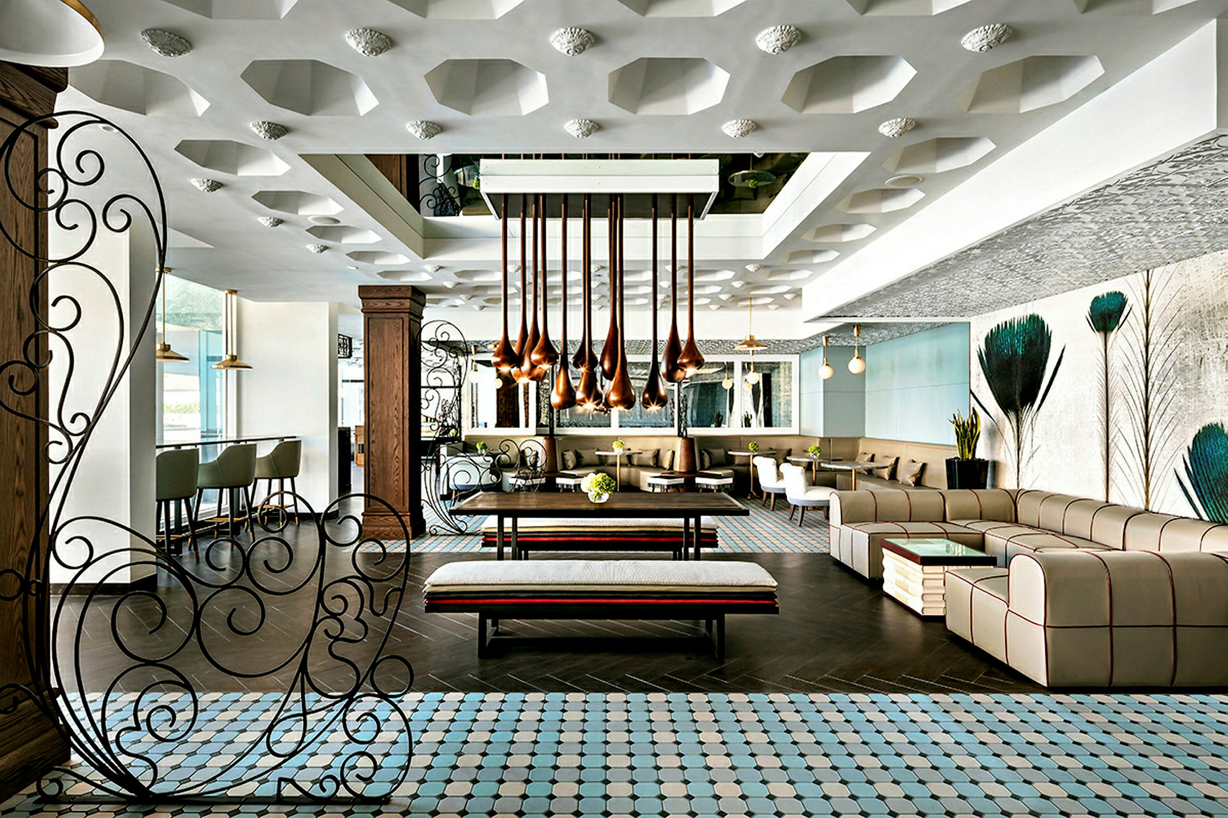 Interiør af en moderne lounge med designmøbler og dekorative elementer. (AI-genereret tekst)