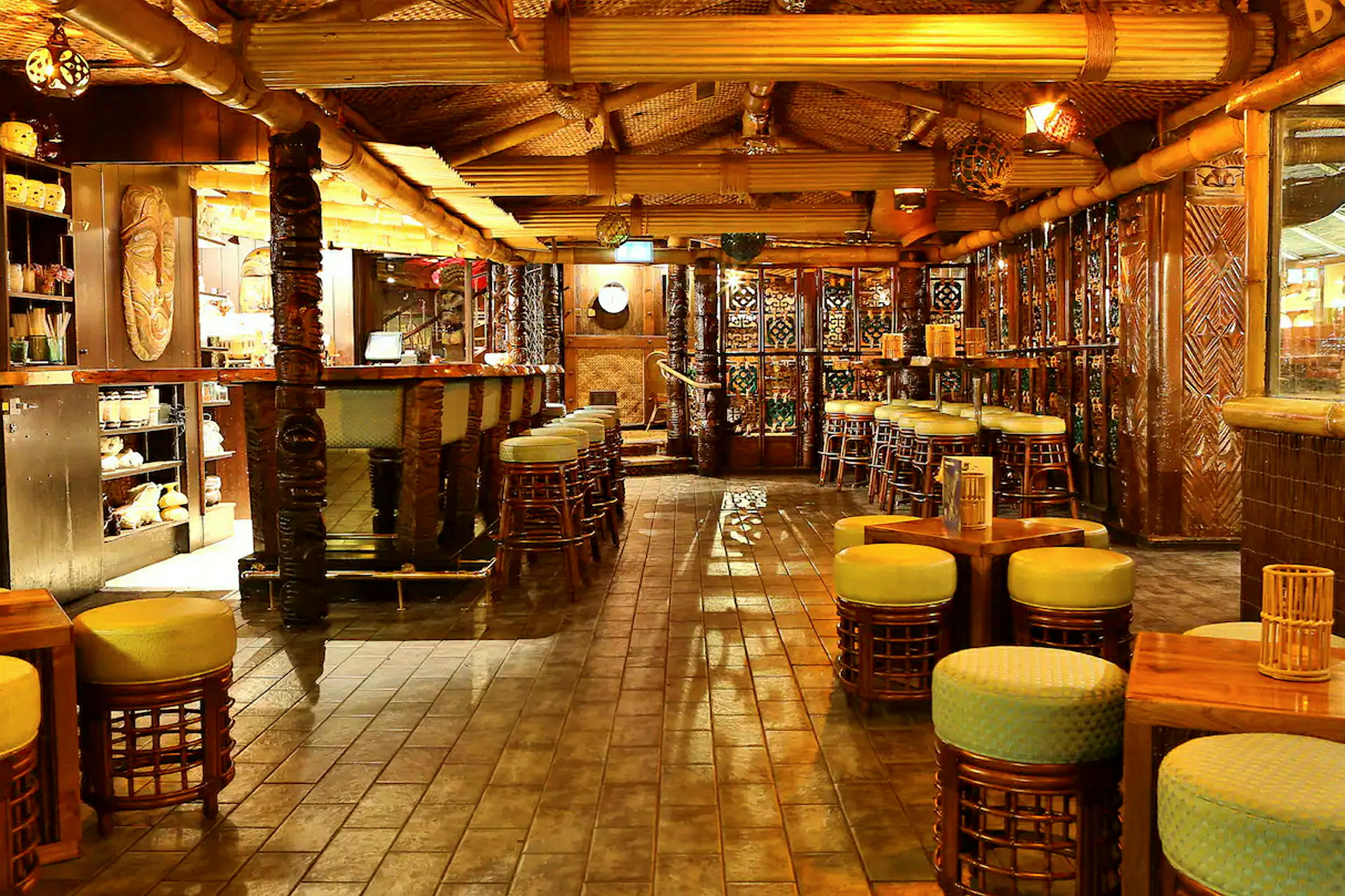 Hotellets kombinerede bar og restaurant