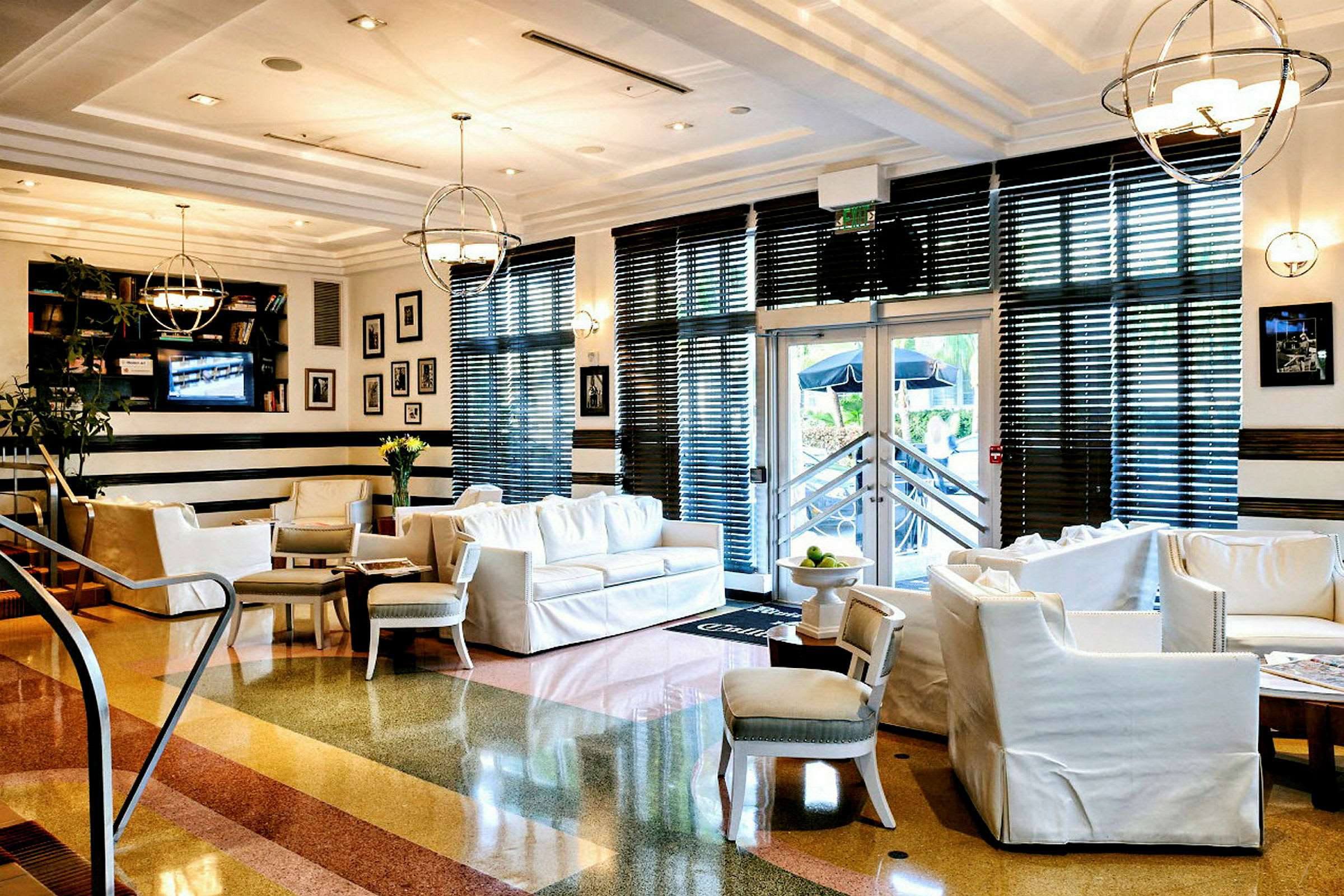 Lobbyen i den ene hotelbygning