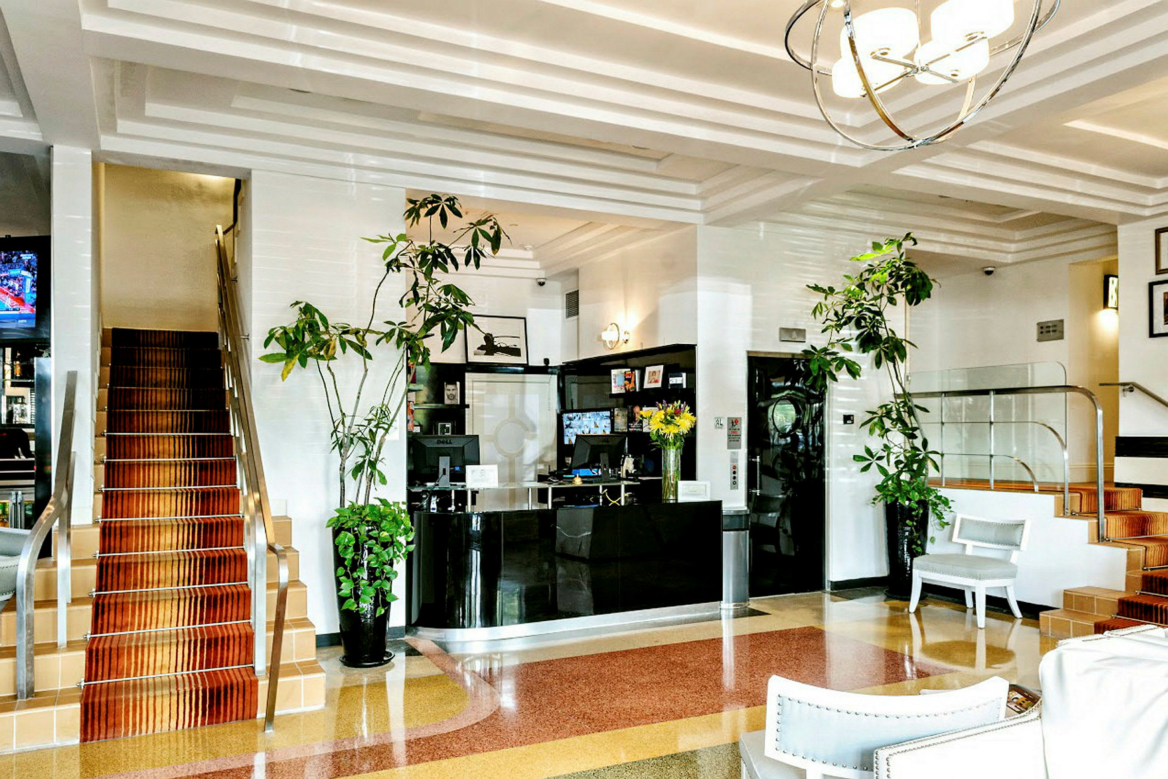 Receptionen i den ene hotelbygning