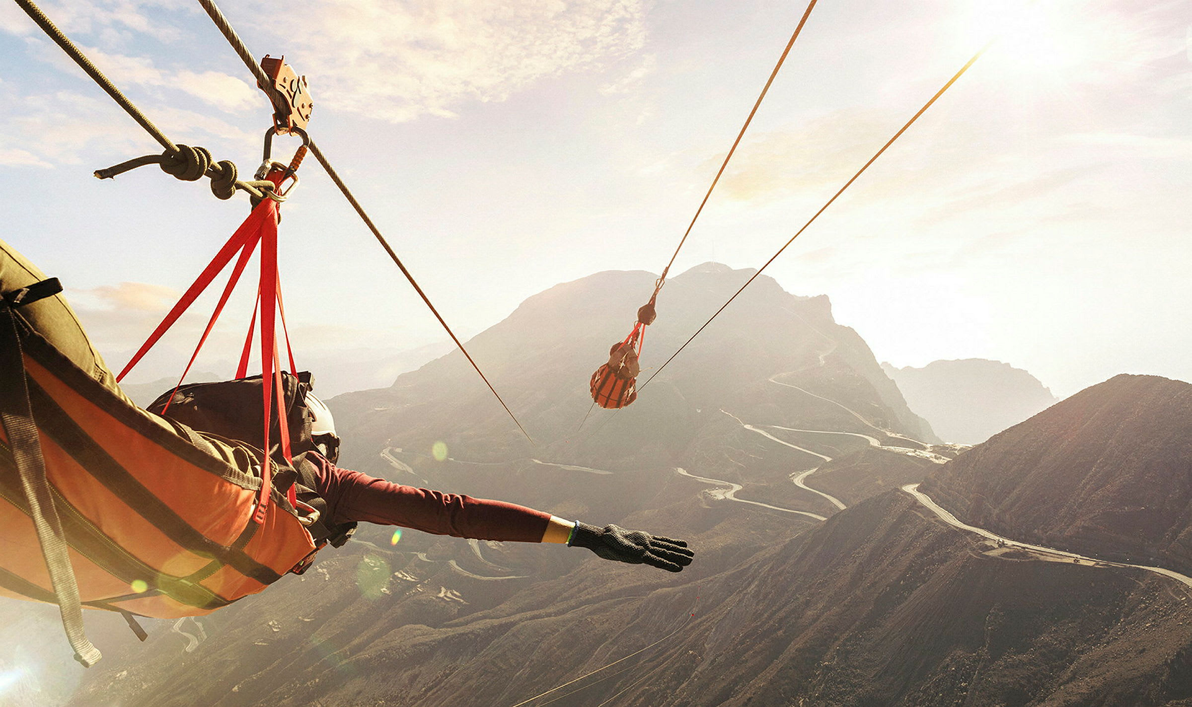 Person, der kører zipline over bjerglandskab. (AI-genereret tekst)