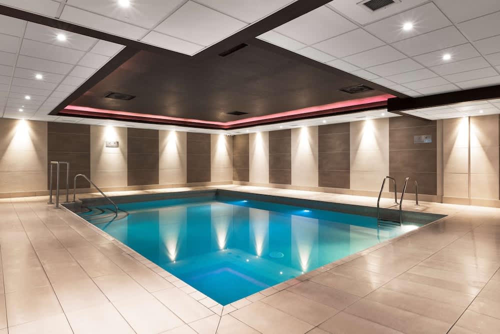 Indendørs pool