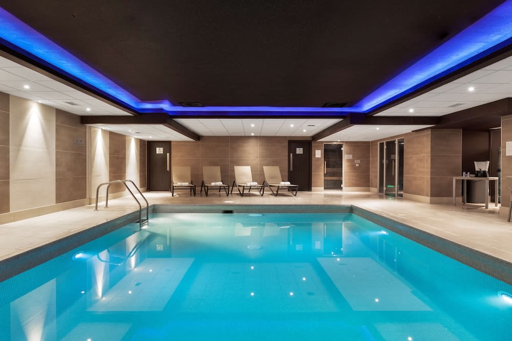 Indendørs pool