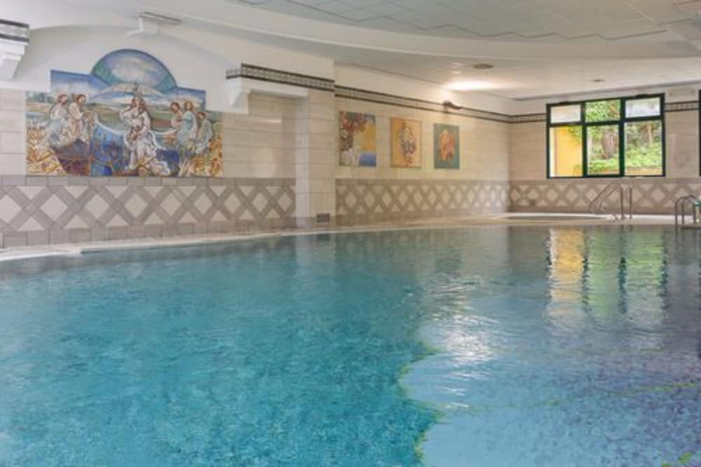 Indendørs pool
