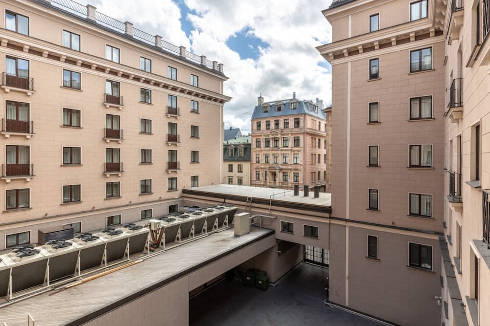 Udsigt til gårdsplads