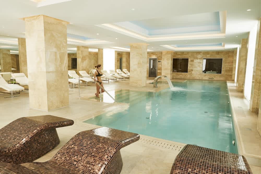 Indendørs pool