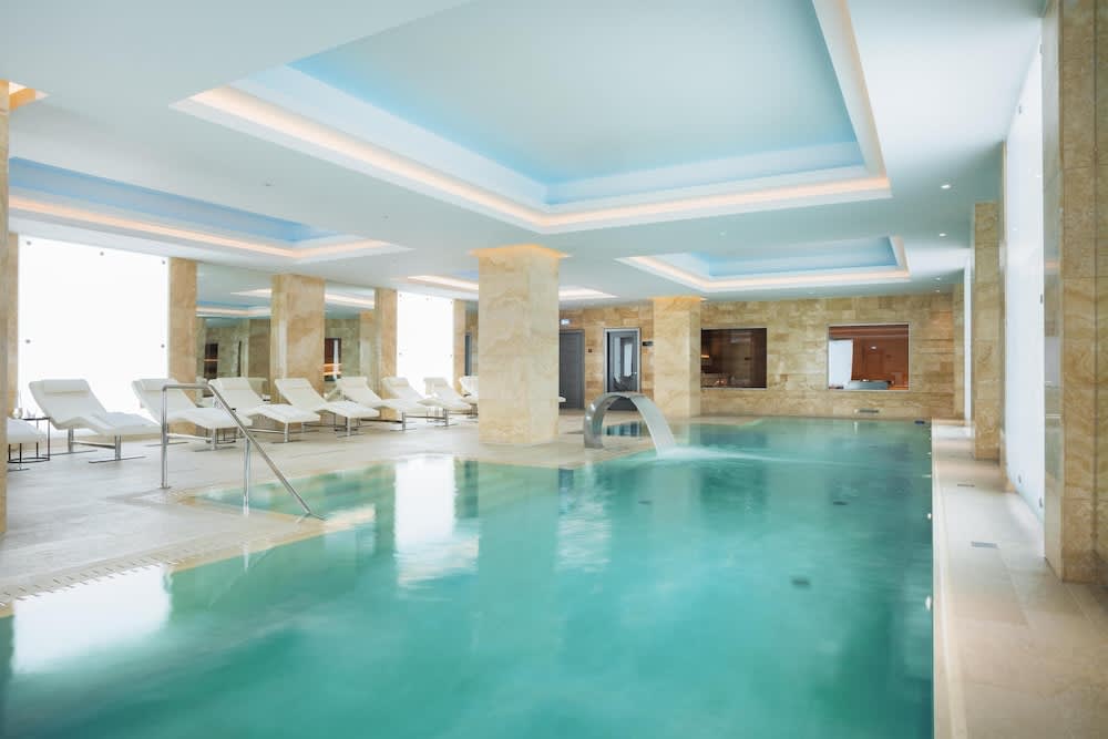 Indendørs pool