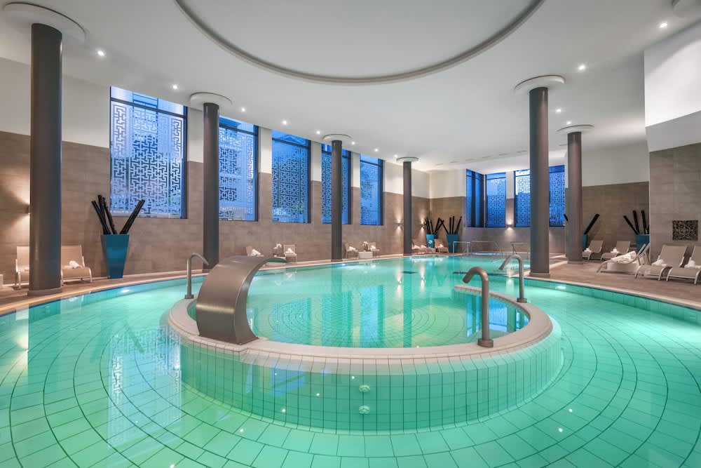 Indendørs pool