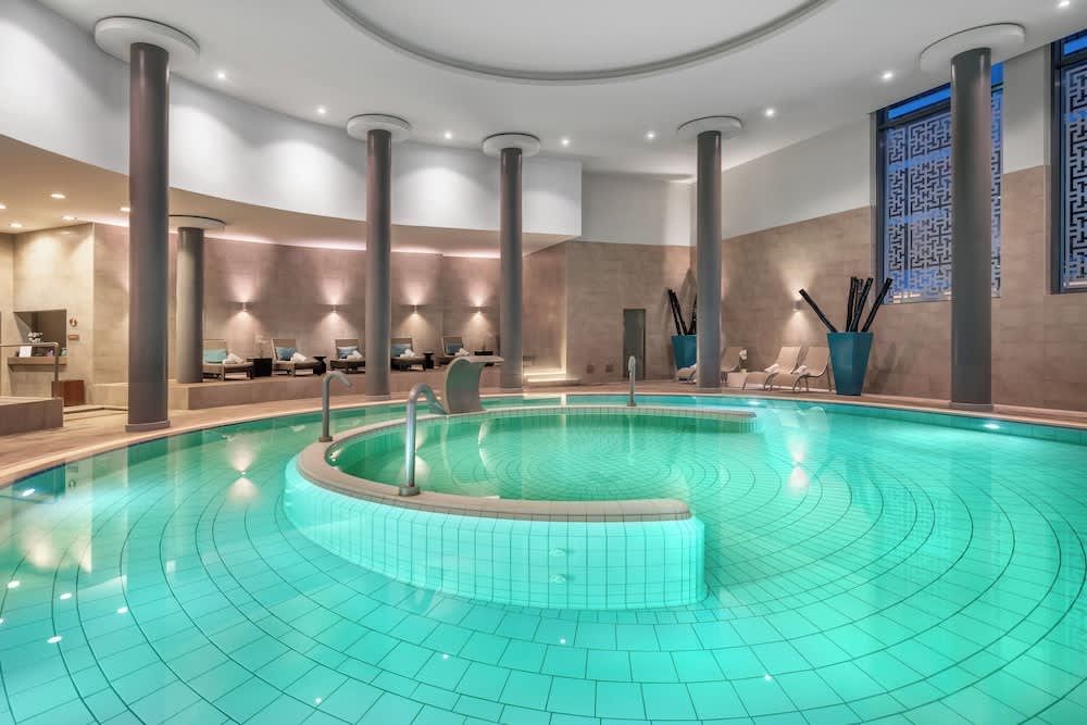 Indendørs pool