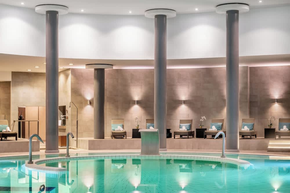 Indendørs pool