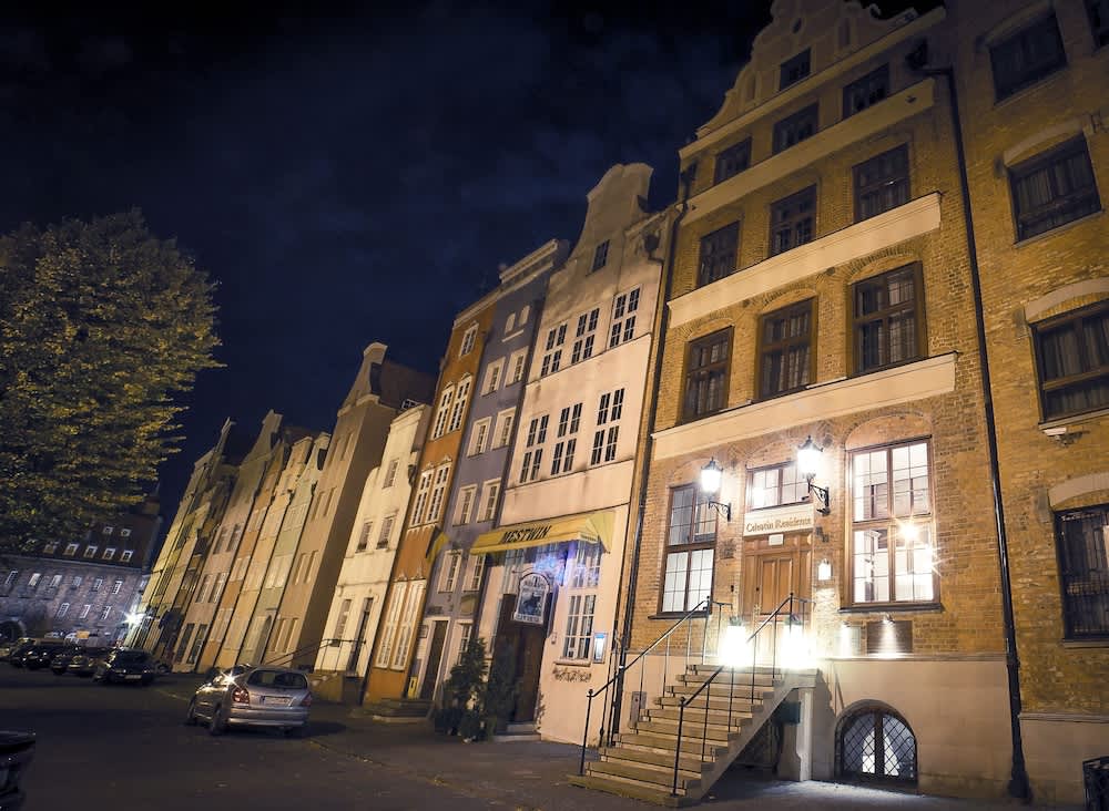 Overnatningsstedets facade – aften/nat