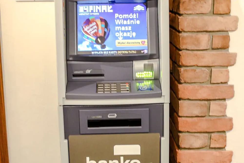 Pengeautomat/banktjenester på stedet