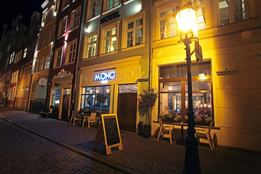 Overnatningsstedets facade – aften/nat