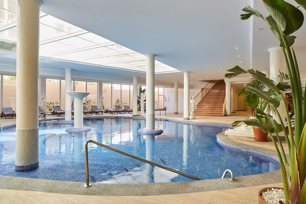 Indendørs pool