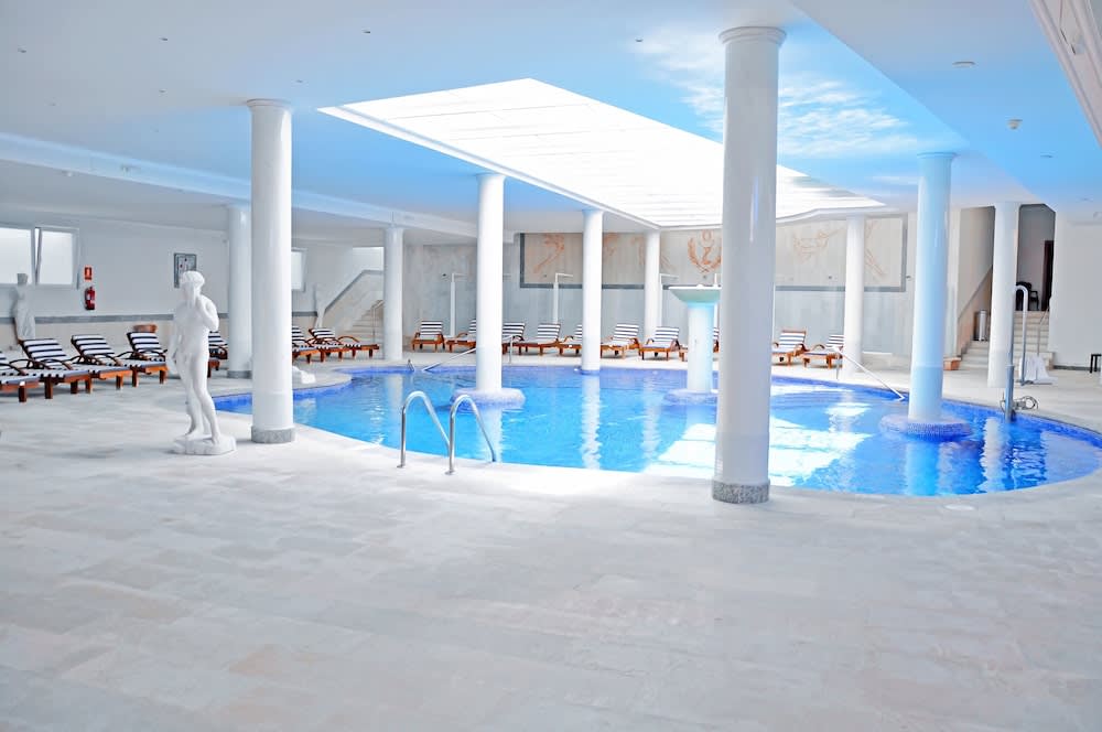 Indendørs pool