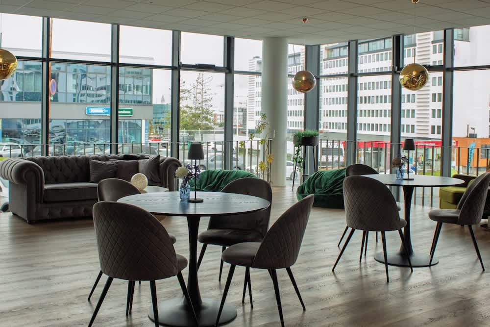 Siddeområde i lobbyen