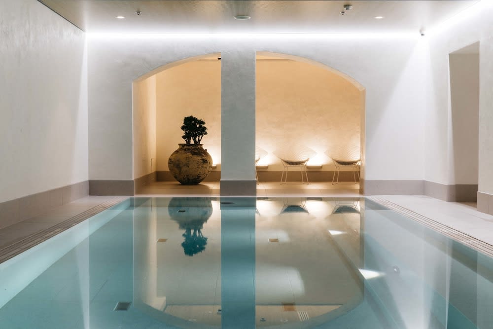 Indendørs pool